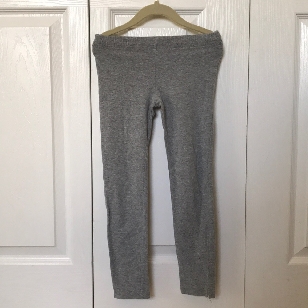 Gray stretchy leggings